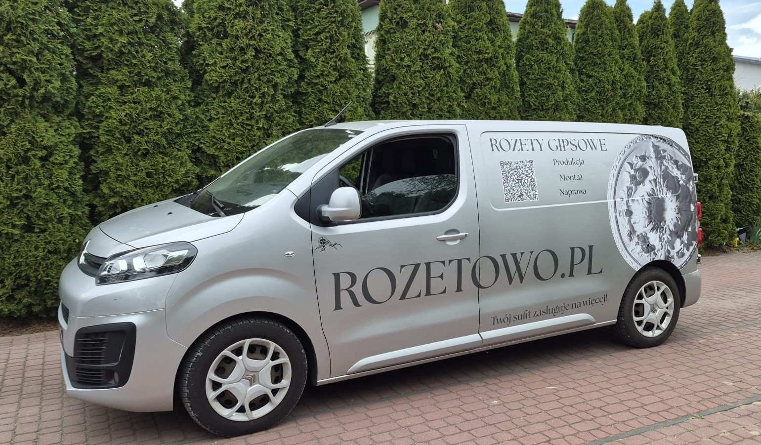 Samochód dostawczy Pan Rozeta z logo